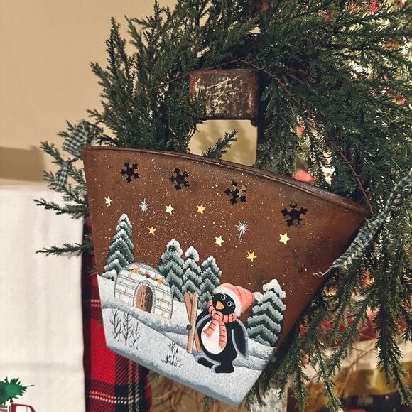 Vintage Primitive Hand Painted Christmas Tin Hanging Bin - Picture 1 of 4